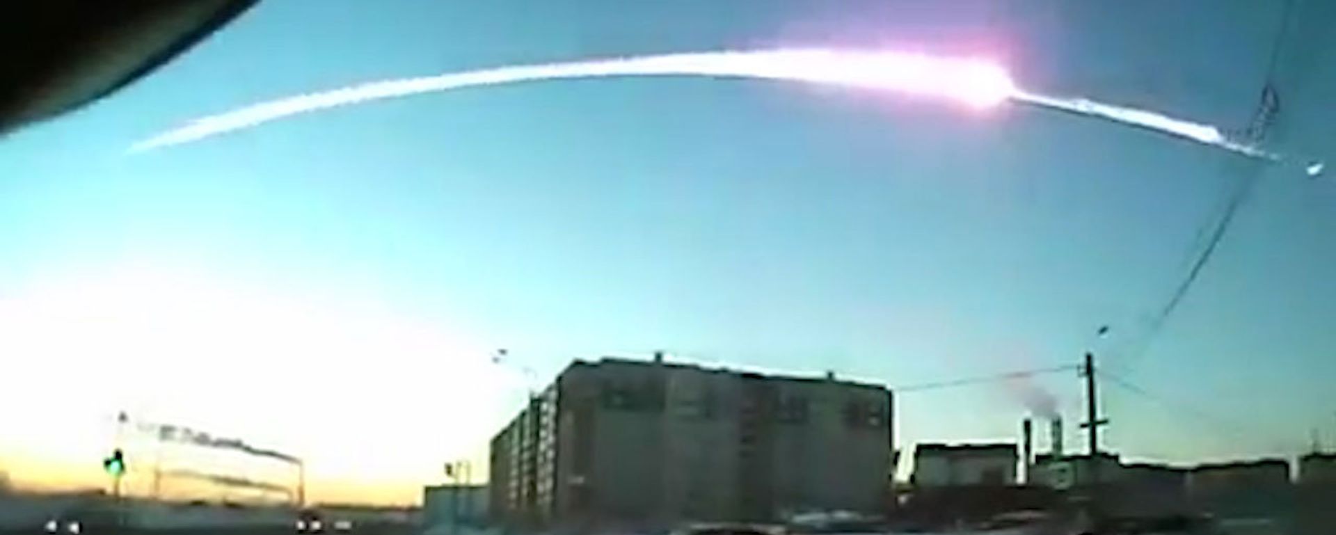 The trace of a flying object in the sky over Chelyabinsk (still from a dashboard camera). (File) The trace of a flying object in the sky over Chelyabinsk (still from a dashboard camera). (File) - Sputnik International, 1920, 25.02.2022