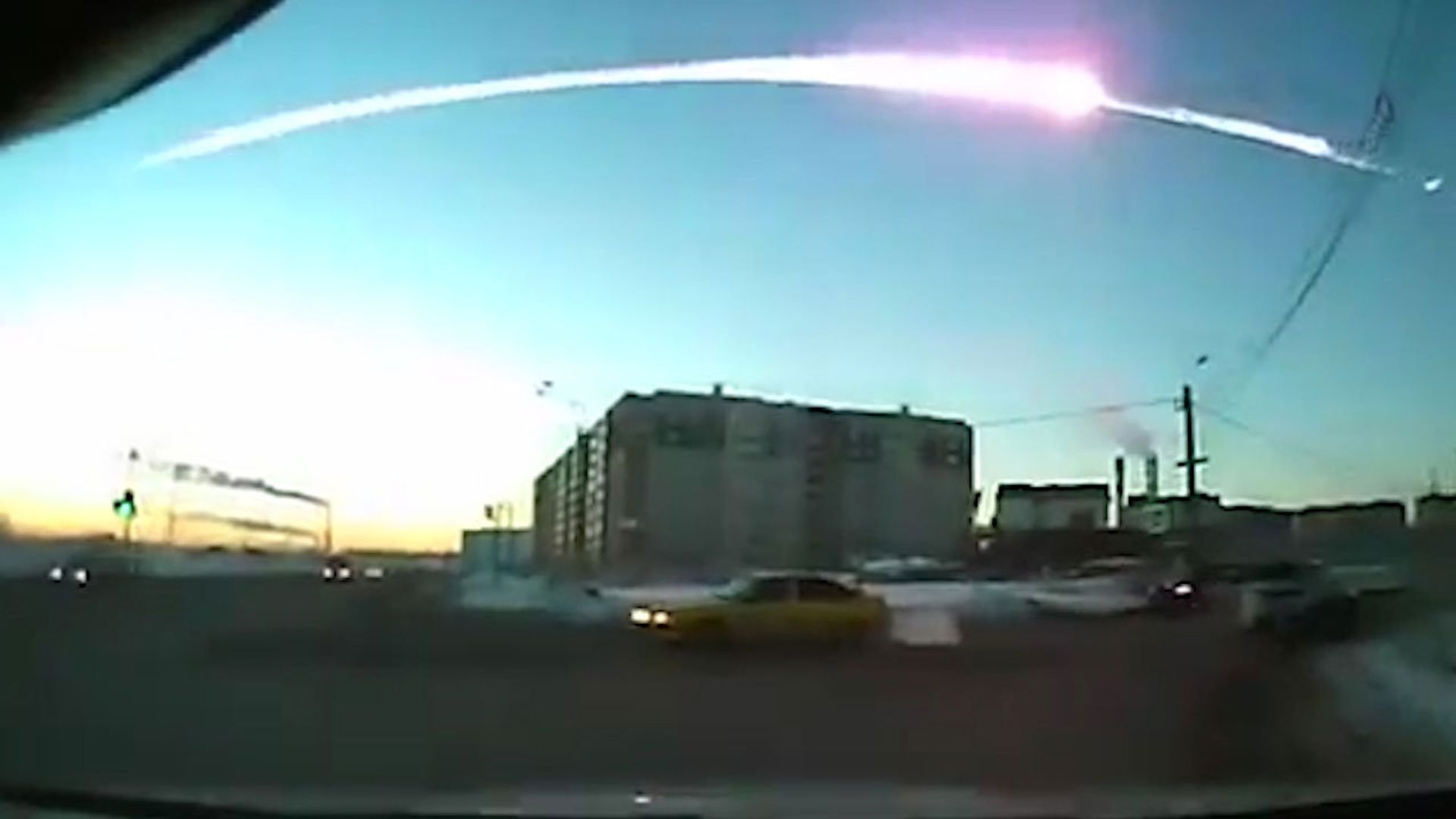 The trace of a flying object in the sky over Chelyabinsk (still from a dashboard camera). (File) The trace of a flying object in the sky over Chelyabinsk (still from a dashboard camera). (File) - Sputnik International, 1920, 25.02.2022