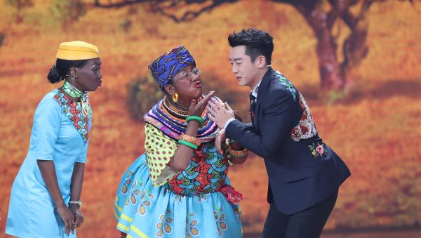 Chinese actor Lou Naiming (C) performs a skit on a Lunar New Year gala in Beijing, China, February 15, 2018 - Sputnik International