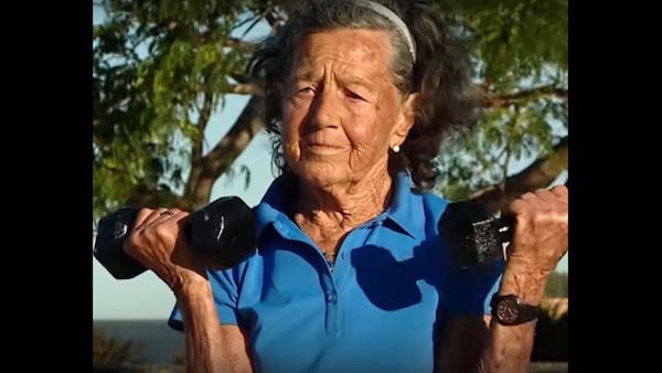Athletic Granny - Sputnik International