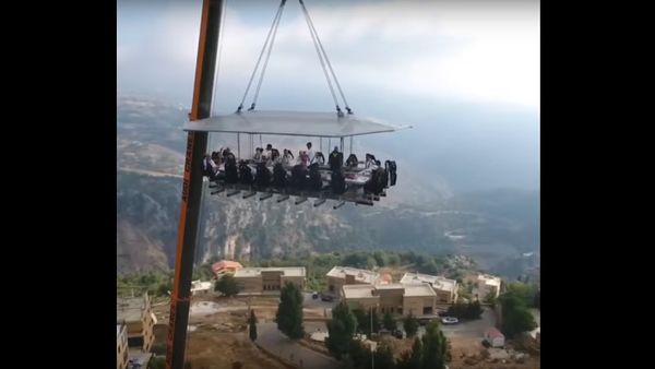 Dinner Served in the Sky - Sputnik International