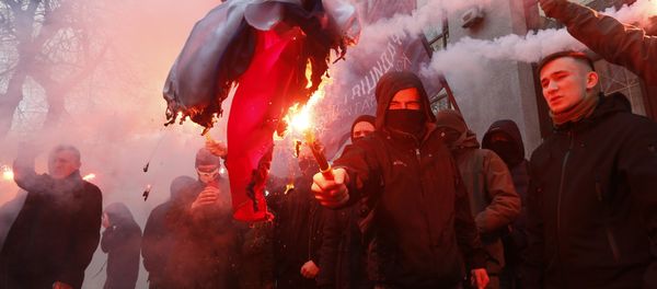 Activists and supporters of Ukrainian nationalist parties and movements burn the Russian state flag, which was seized from the office of the Russian Centre of Science and Culture, during a protest in Kiev, Ukraine February 17, 2018 Activists and supporters of Ukrainian nationalist parties and movements burn the Russian state flag, which was seized from the office of the Russian Centre of Science and Culture, during a protest in Kiev, Ukraine February 17, 2018 - Sputnik International
