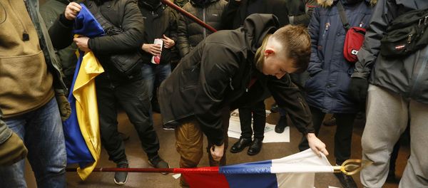 Activists and supporters of Ukrainian nationalist parties and movements hold a protest at the office of the Russian Centre of Science and Culture in Kiev, Ukraine February 17, 2018 - Sputnik International