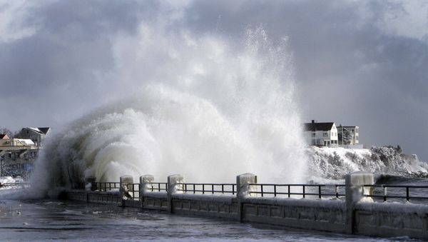 heavy surf breaks over the seawall during a winter storm - Sputnik International