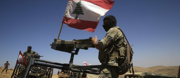 Lebanese soldiers sit on top of an armored personnel carrier (File) - Sputnik International