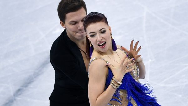 Yekaterina Bobrova and Dmitry Solovyov (Russia) perform their short program in the ice dance competition at the XXIII Olympic Winter Games - Sputnik International