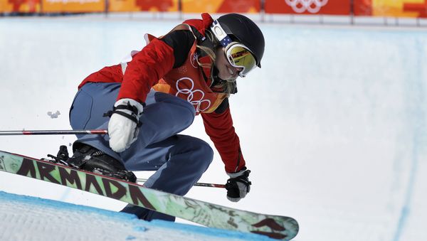 Elizabeth Marian Swaney, of Hungary, runs the course during women's halfpipe qualifying at Phoenix Snow Park at the 2018 Winter Olympics in Pyeongchang, South Korea, Monday, Feb. 19, 2018. - Sputnik International