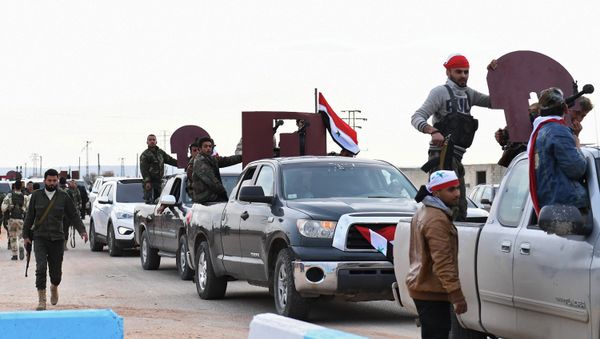 A picture taken on February 20, 2018 shows a convoy of pro-Syrian government fighters arriving in Syria's northern region of Afrin - Sputnik International