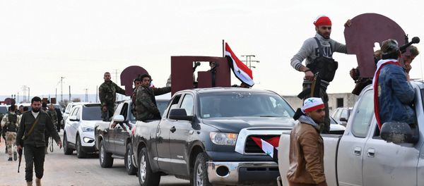 A picture taken on February 20, 2018 shows a convoy of pro-Syrian government fighters arriving in Syria's northern region of Afrin - Sputnik International