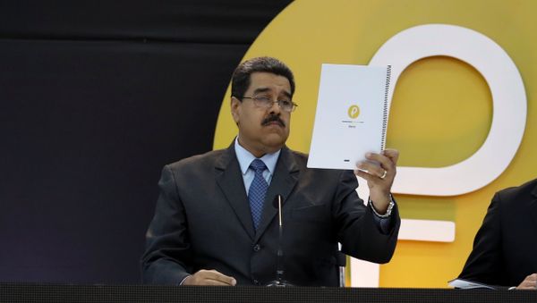 Venezuela's President Nicolas Maduro reads a document during the event launching the new Venezuelan cryptocurrency Petro in Caracas, Venezuela February 20, 2018 - Sputnik International