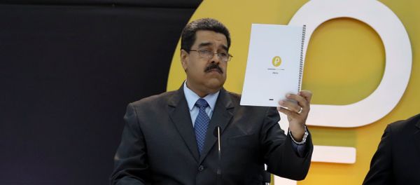 Venezuela's President Nicolas Maduro reads a document during the event launching the new Venezuelan cryptocurrency Petro in Caracas, Venezuela February 20, 2018 Venezuela's President Nicolas Maduro reads a document during the event launching the new Venezuelan cryptocurrency Petro in Caracas, Venezuela February 20, 2018 - Sputnik International