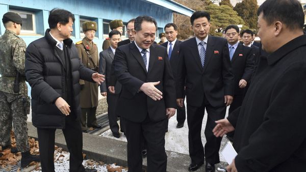 Head of North Korean delegation Ri Son Gwon, center, is greeted by South Korean officials after he crosses the border line to attend their meeting at Panmunjom in the Demilitarized Zone in Paju, South Korea, Tuesday, Jan. 9, 2018 - Sputnik International