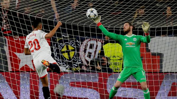 Soccer Football - Champions League Round of 16 First Leg - Sevilla vs Manchester United - Ramon Sanchez Pizjuan, Seville, Spain - February 21, 2018 Manchester United's David De Gea makes a save from Sevilla’s Luis Muriel - Sputnik International