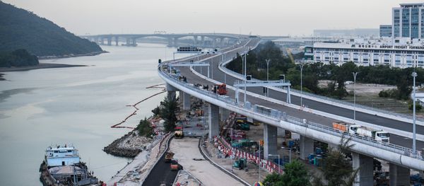 In this picture taken on November 29, 2017, a general view shows a section of the Hong Kong-Zhuhai-Macau Bridge (HKZMB) (C) that runs alongside the international airport (R) in Hong Kong In this picture taken on November 29, 2017, a general view shows a section of the Hong Kong-Zhuhai-Macau Bridge (HKZMB) (C) that runs alongside the international airport (R) in Hong Kong - Sputnik International
