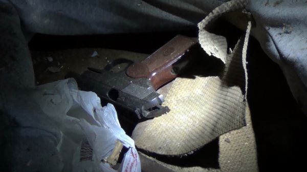 A Makarov gun at the Nizhny Novgorod location where a suspected terrorist who was planning an act of terror on the day of the presidential election was neutralized by the Federal Security Service (FSB) personnel A Makarov gun at the Nizhny Novgorod location where a suspected terrorist who was planning an act of terror on the day of the presidential election was neutralized by the Federal Security Service (FSB) personnel - Sputnik International