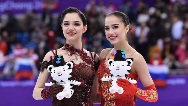 Russian medalists in women's figure skating at the XXIII Winter Olympic Games, from left: silver medalist Evgenia Medvedeva and gold medalist Alina Zagitova - Sputnik International