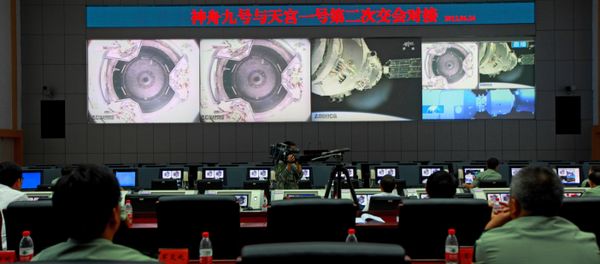 (File) Chinese technicians at the Jiuquan Space Centre monitor the Shenzhou-9 spacecraft as it prepares to link with the Tiangong-1 module just over a week into a manned space mission which includes China's first female astronaut, following an automatic docking, on June 24, 2012 (File) Chinese technicians at the Jiuquan Space Centre monitor the Shenzhou-9 spacecraft as it prepares to link with the Tiangong-1 module just over a week into a manned space mission which includes China's first female astronaut, following an automatic docking, on June 24, 2012 - Sputnik International