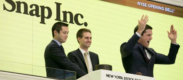 Snapchat co-founders Bobby Murphy, left, and CEO Evan Spiegel, ring the opening bell at the New York Stock Exchange while Thomas Farley, right, president of the Exchange, cheers on the crowd Snapchat co-founders Bobby Murphy, left, and CEO Evan Spiegel, ring the opening bell at the New York Stock Exchange while Thomas Farley, right, president of the Exchange, cheers on the crowd - Sputnik International