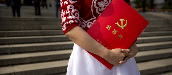 A delegate holds her ballot folder after the closing ceremony of China's 19th Party Congress at the Great Hall of the People in Beijing, Tuesday, Oct. 24, 2017 - Sputnik International