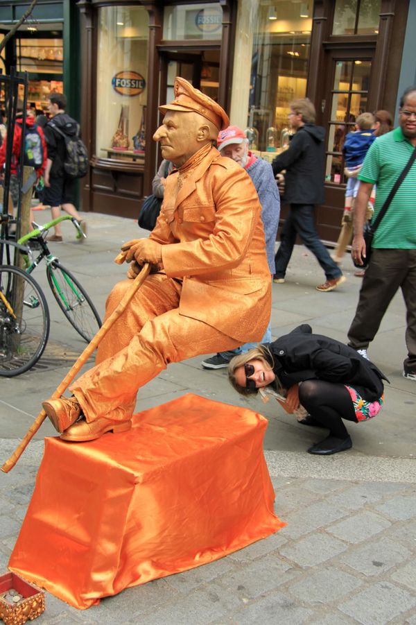 Up, Up and Away: Sculptures That Defy Gravity Around the World - Sputnik International