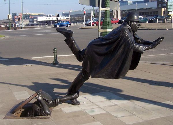 Up, Up and Away: Sculptures That Defy Gravity Around the World - Sputnik International