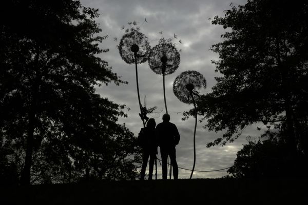 Up, Up and Away: Sculptures That Defy Gravity Around the World - Sputnik International