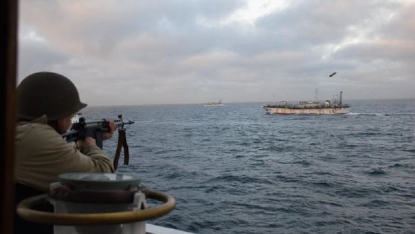 Soldier fires at the Chinese fishing boat named Jing Yuan 626 in Argentine waters Soldier fires at the Chinese fishing boat named Jing Yuan 626 in Argentine waters - Sputnik International