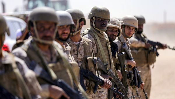 Saudi soldiers stand by in an airfield as a Saudi Air Force cargo plane lands at an airfield in Yemen's northeastern province of Marib on January 26, 2018 - Sputnik International