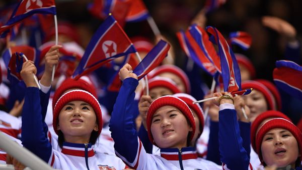 North Korean fans watch free skating performances of the pair skating competition at the XXIII Olympic Winter Games in Pyeongchang - Sputnik International