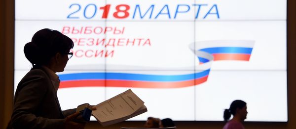 Signatures in support of Vladimir Putin as a candidate in the 2018 presidential election are submitted to Central Election Commission of Russian Federation - Sputnik International