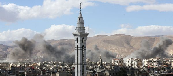 Smoke rises from the besieged Eastern Ghouta in Damascus, Syria - Sputnik International