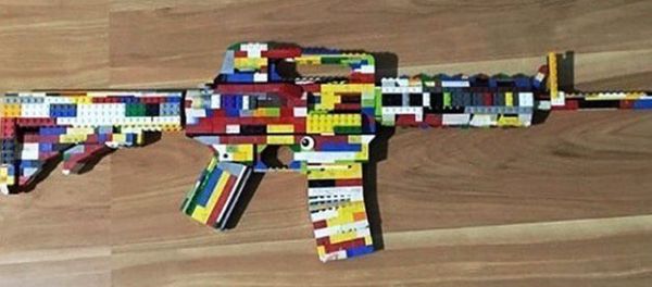 This undated photo provided by the San Diego County Sheriff's Office shows an AR-15 rifle made of Legos that Authorities say a 14-year-old boy posted on Instagram, along with a threat against West Hills High School in Santee, Calif - Sputnik International