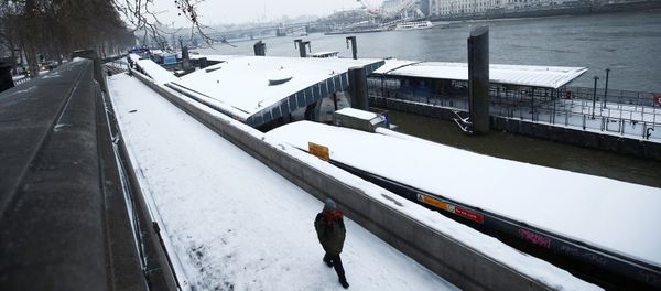 A man walks through the snow on the Embankment in London, Britain, March 1, 2018 A man walks through the snow on the Embankment in London, Britain, March 1, 2018 - Sputnik International