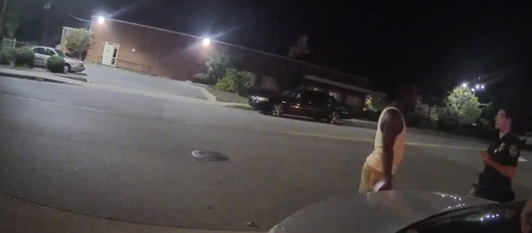 Bodycam footage shows North Carolina cop beat man for jaywalking Bodycam footage shows North Carolina cop beat man for jaywalking - Sputnik International