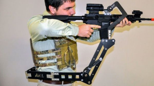 The Third Arm, a prototype mechanical limb designed to carry weapons and armor, courtesy of the US Army Research Lab. - Sputnik International