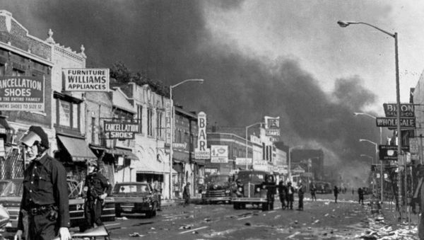In this July 24, 1967 file photo Detroit police check buildings along a section of 12th Street, about three miles from downtown Detroit following racial riots which broke out in the city. The last surviving member of the Kerner Commission says he remains haunted that the panel's recommendations on U.S. race relation and poverty were never adopted, but he is hopeful they will be one day. Former U.S. Sen. Fred Harris says 50 years after working on a report to examine the causes of the late 1960s race riots he strongly feels that poverty and structural racism still enflames racial tensions even as the United States becomes more diverse. - Sputnik International