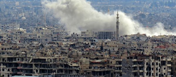 A general view taken from a government-held area in Damascus shows smoke rising from the rebel-held enclave of Eastern Ghouta on the outskirts of the Syrian capital following fresh air strikes and rocket fire on February 27, 2018 - Sputnik International