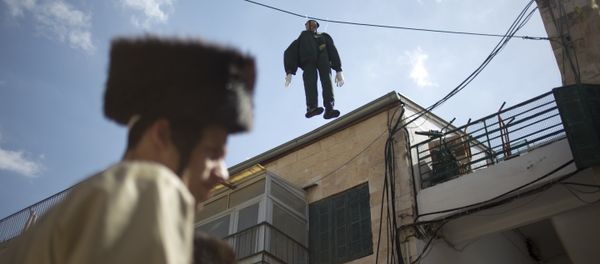 An effigy of an Israeli soldier hangs in Mea Shearim ultra-Orthodox neighborhood in Jerusalem Friday, March 2, 2018 - Sputnik International