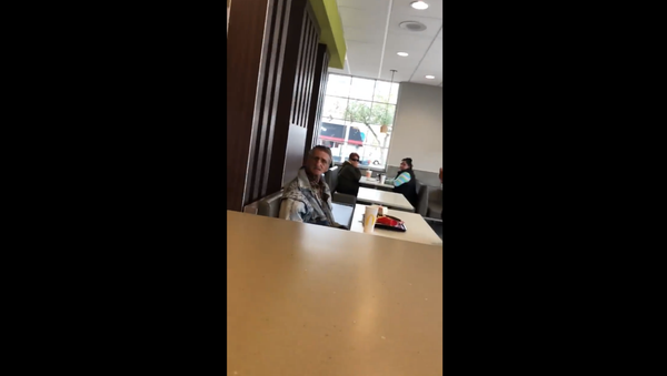 South Carolina diner and homeless man get kicked out of McDonald's - Sputnik International