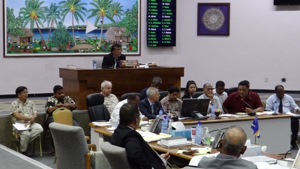 In this Feb. 23, 2018, photo, lawmakers listen to people discuss the pros and cons of creating a digital currency, in Majuro, Marshall Islands - Sputnik International