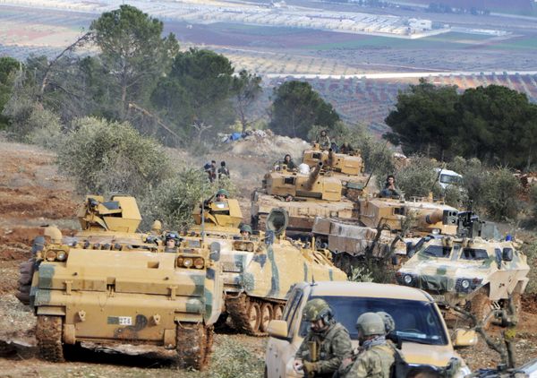 Turkish troops take control of Bursayah hill, which separates the Kurdish-held enclave of Afrin from the Turkey-controlled town of Azaz, Syria, Sunday, Jan. 28, 2018 - Sputnik International