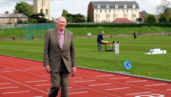Sir Roger Bannister walks over the same finish line at the Iffley Road running track in Oxford that he crossed fifty years ago when he was the first man to run the sub four minute mile, May 6, 2004 - Sputnik International