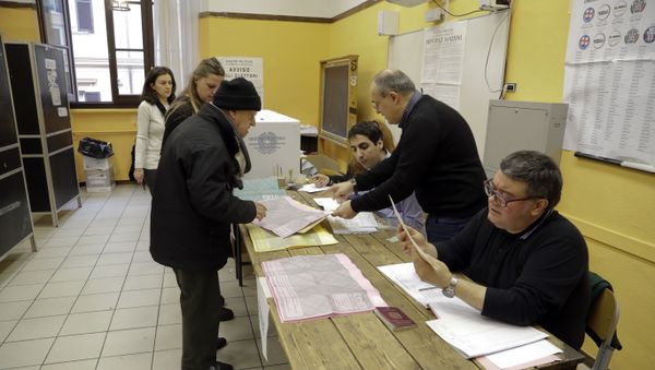 Polling operations begin in Rome, Sunday, March 4, 2018. An election in Italy on Sunday will determine the makeup of the nation's Parliament and its next government Polling operations begin in Rome, Sunday, March 4, 2018. An election in Italy on Sunday will determine the makeup of the nation's Parliament and its next government - Sputnik International