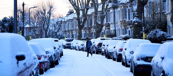 A man walks down a snow covered street in South London, Britain, February 28, 2018 - Sputnik International