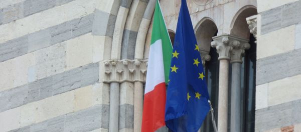 Italian and EU flags Italian and EU flags - Sputnik International