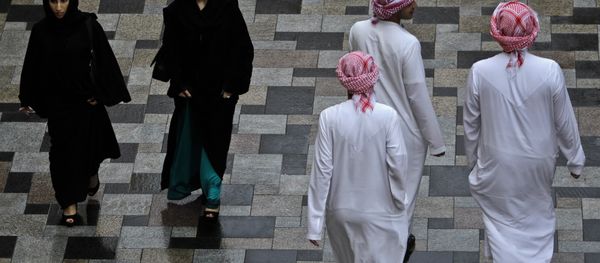 A modestly dressed women enjoy a weekend at JBR Walk in Dubai, United Arab emirates (File) - Sputnik International