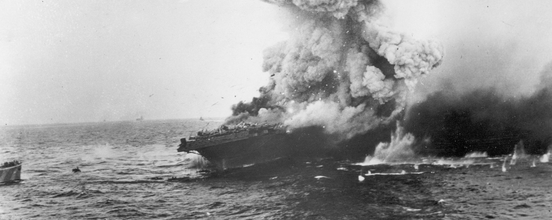 USS Lexington after Japanese bombers target ship - Sputnik International, 1920, 22.04.2023