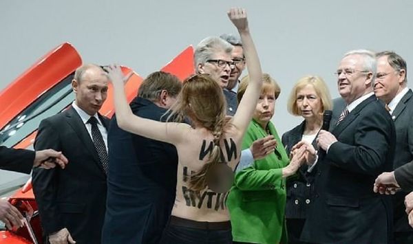 Putin vs Femen Putin vs Femen - Sputnik International