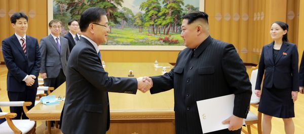 North Korean leader Kim Jong Un greets Chung Eui-yong, head of the presidential National Security Office, in Pyongyang, North Korea, March 6, 2018 North Korean leader Kim Jong Un greets Chung Eui-yong, head of the presidential National Security Office, in Pyongyang, North Korea, March 6, 2018 - Sputnik International