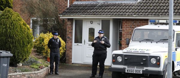 Police officers stand outside the house of former Russian double agent Sergei Skripal who was found critically ill Sunday following exposure to an unknown substance in Salisbury, England, Tuesday, March 6, 2018 - Sputnik International